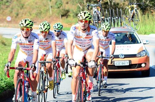 Atletas durante treino na serra de Campos do Jordão / Foto: Luis Claudio Antunes / PortalR3